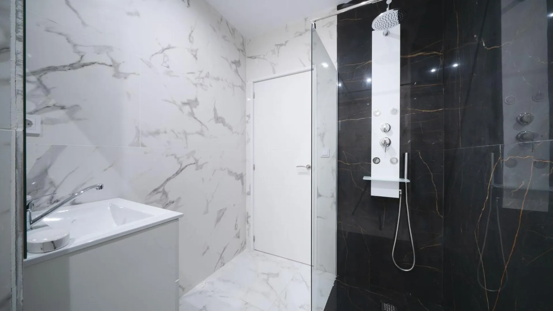 Wehostyou Apt Moderne Central Roses Colom 1B Apartamento