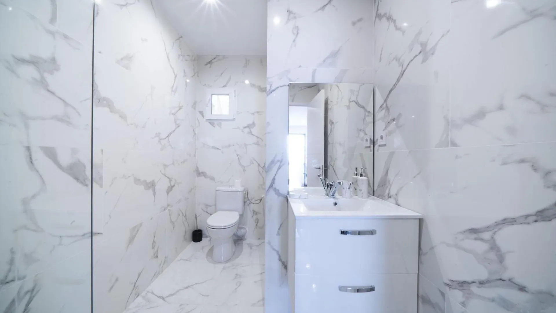 Wehostyou Apt Moderne Central Roses Colom 1B Espanha